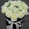 25 белых роз в шляпной коробке (Эквадор)