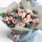 11 пионовидных кустовых роз Мэнсфилд Парк с эвкалиптом