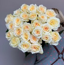25 пионовидных роз Кандилайт