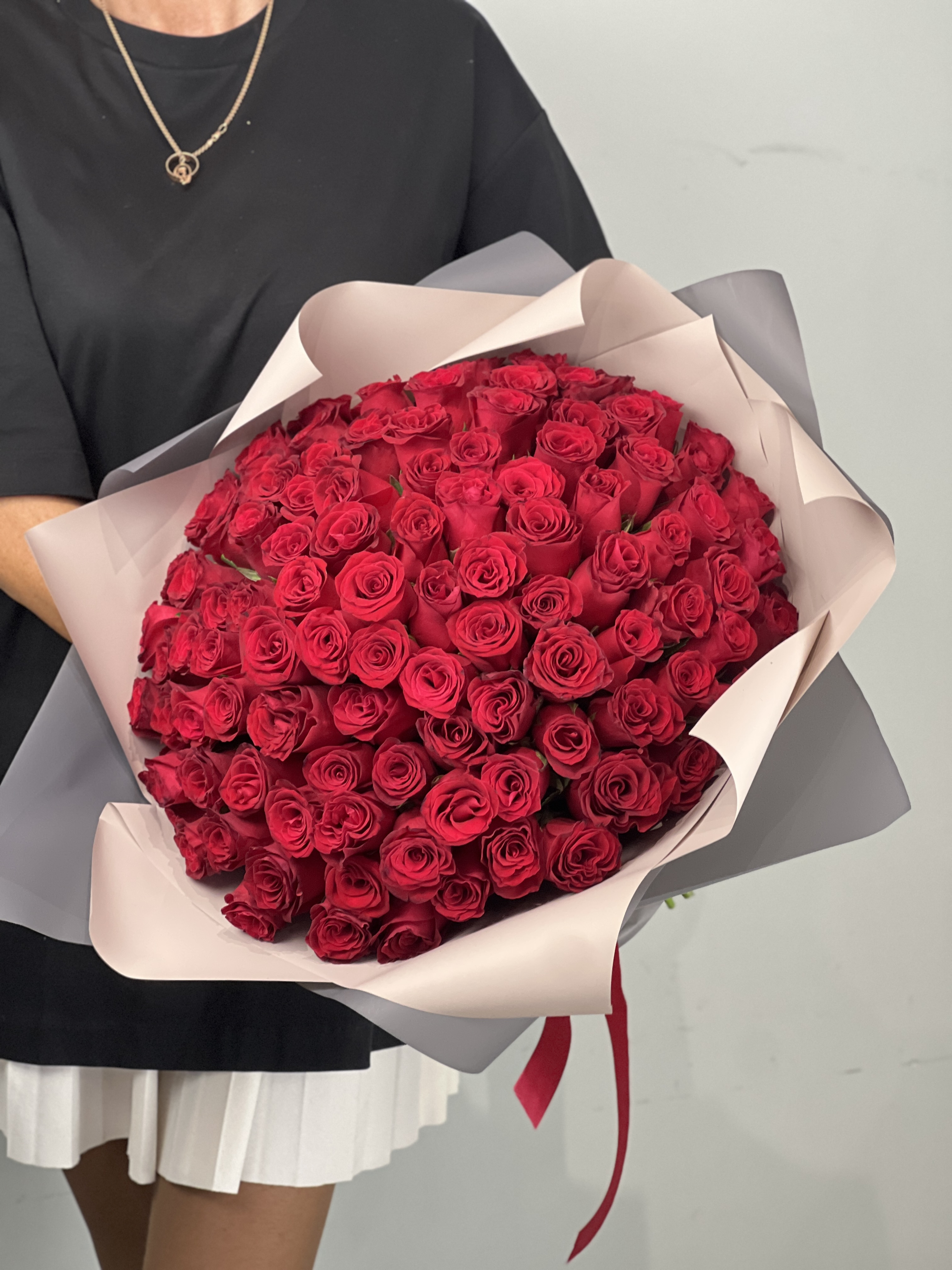 Упаковка букета из 101 розы