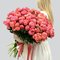 Букет из 51 кораллового пиона Coral Sunset Premium под ленту