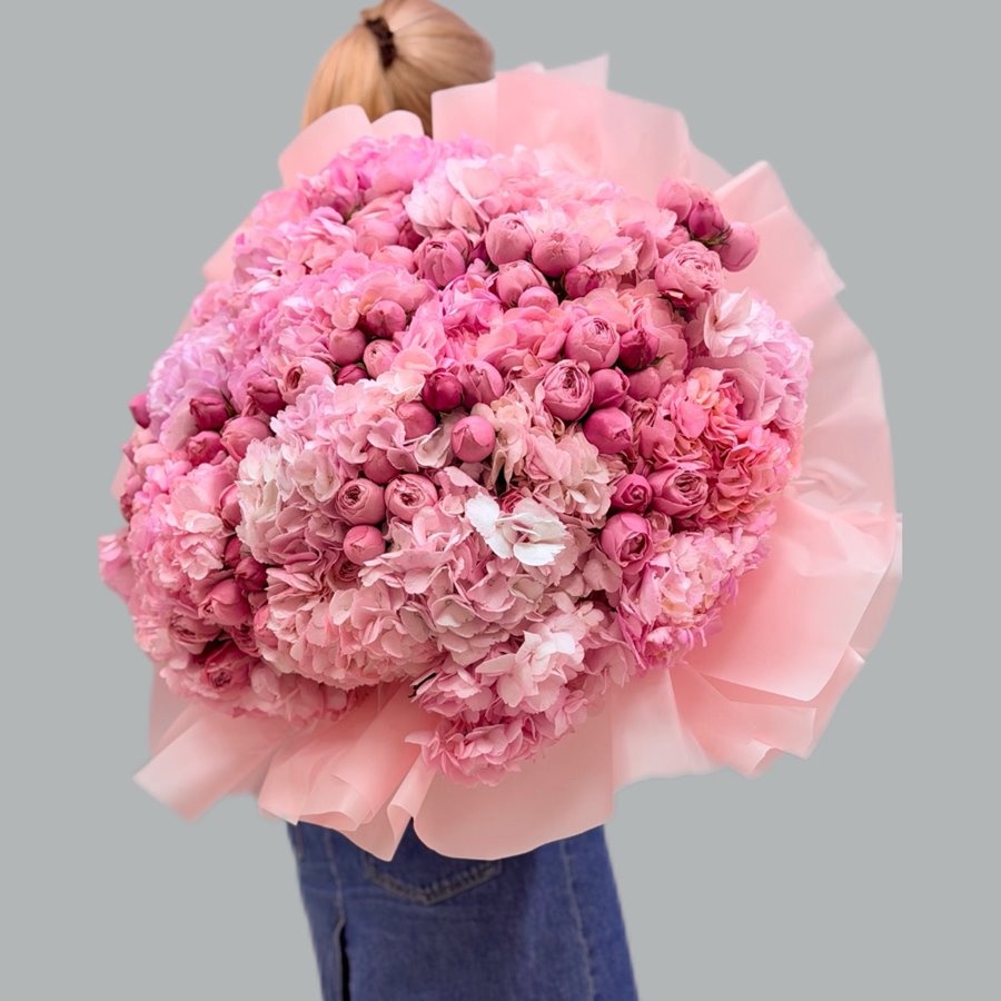 25 гортензий с пионовидной розой