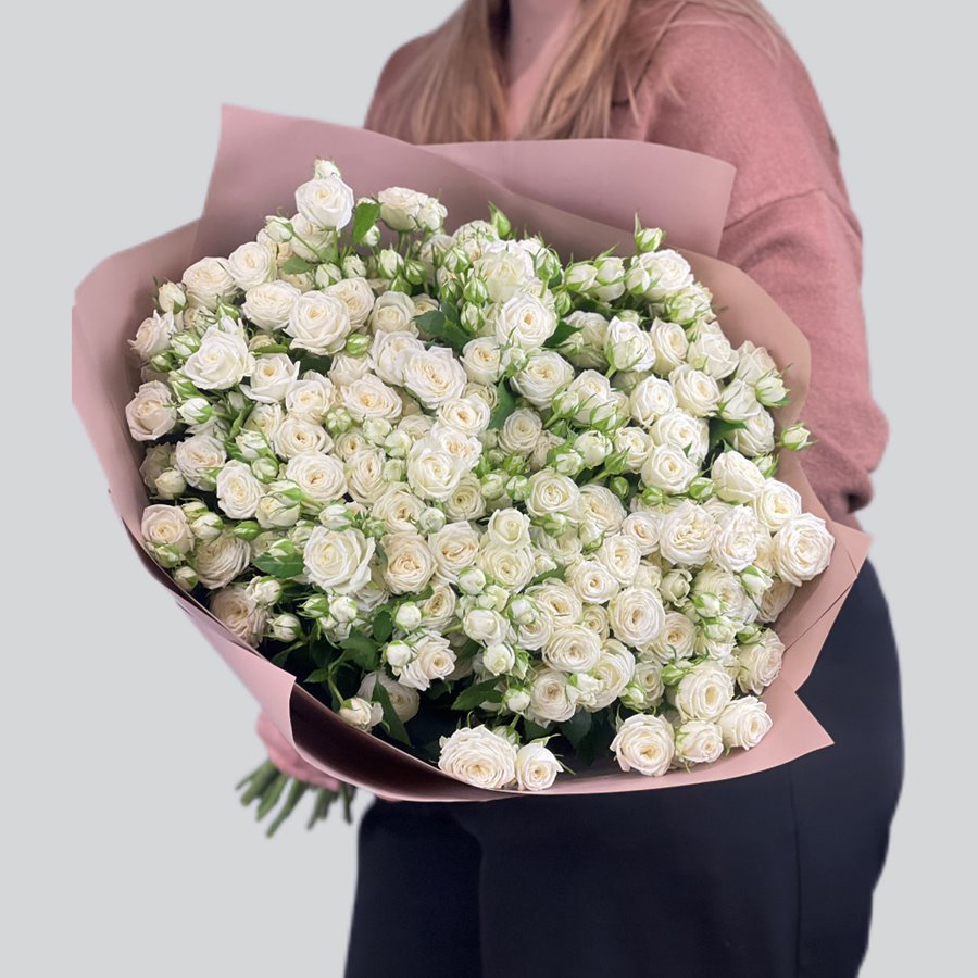 25 белых кустовых роз Милки Вей 60 -70 см
