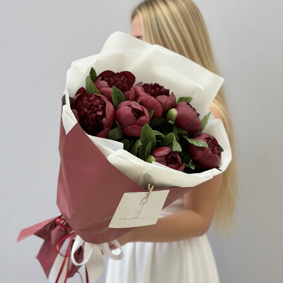 7 пионов красных Ред Шарм