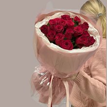 19 роз красных "Sweet Love"