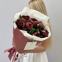 7 пионов красных Ред Шарм