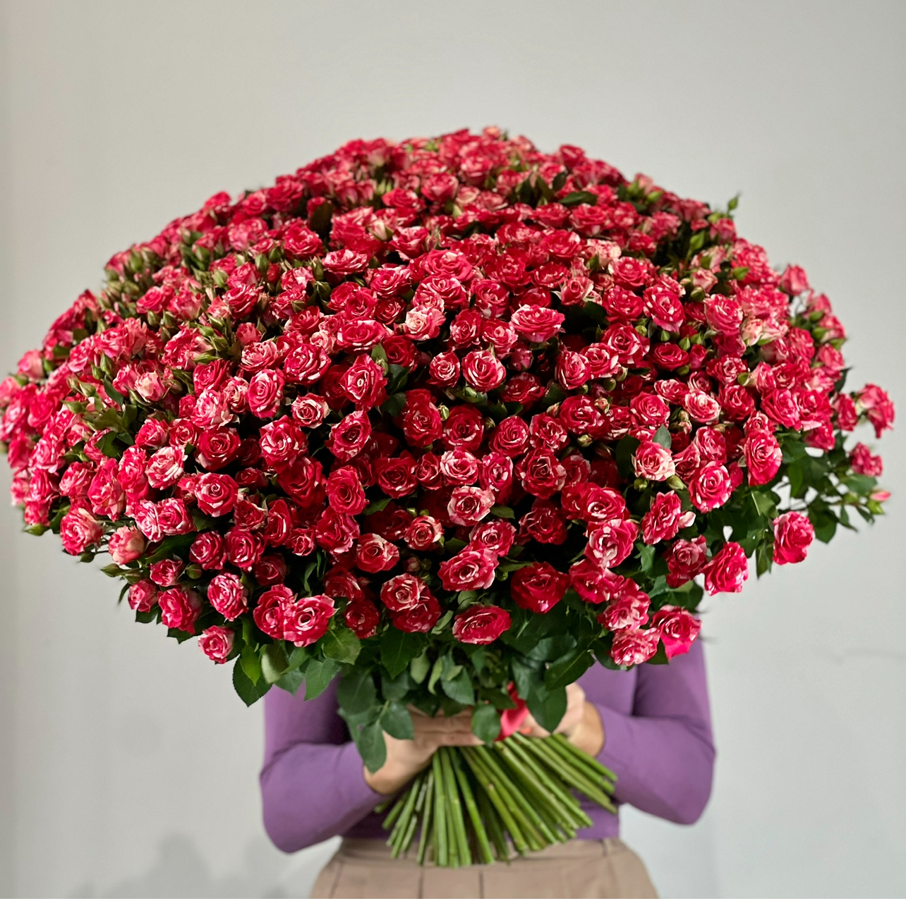 100 кустовых роз Фаерворкс 