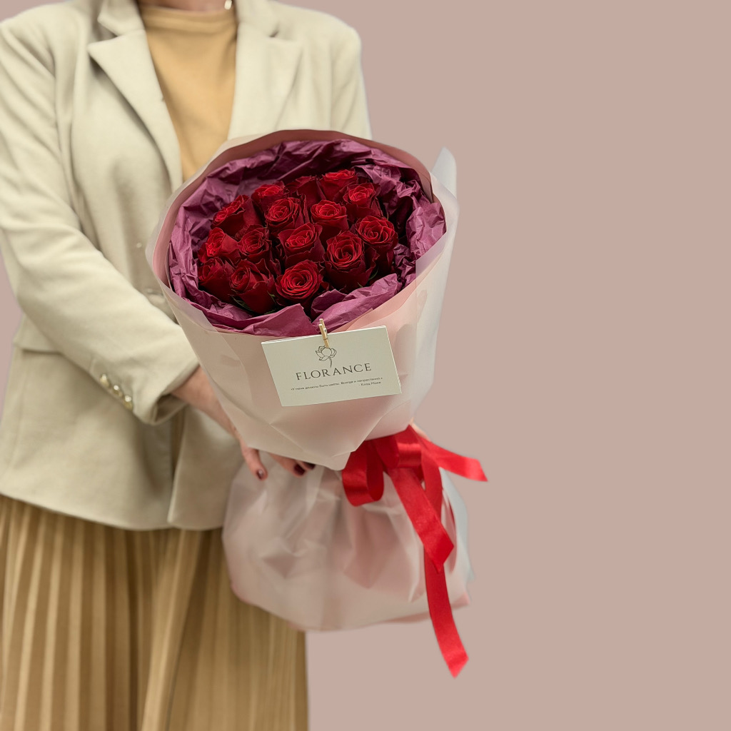 Букет 15 красных роз Моей Королеве общий вид