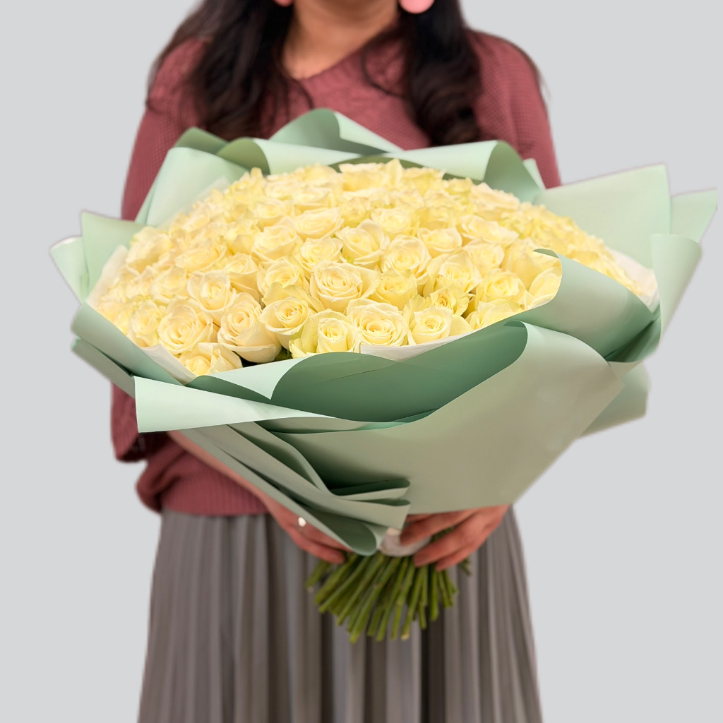 Белые розы в интерьере