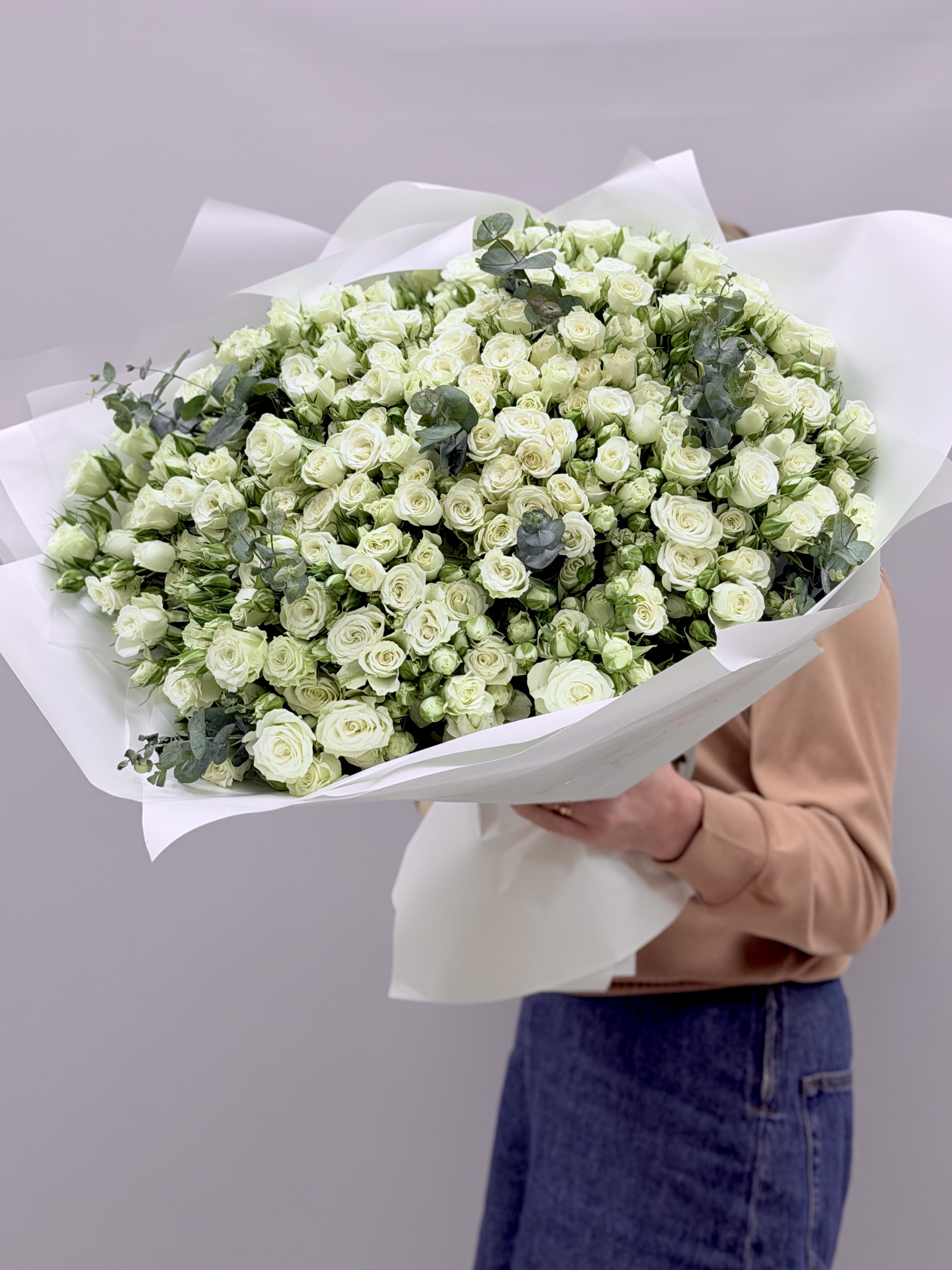 Розы с эвкалиптом