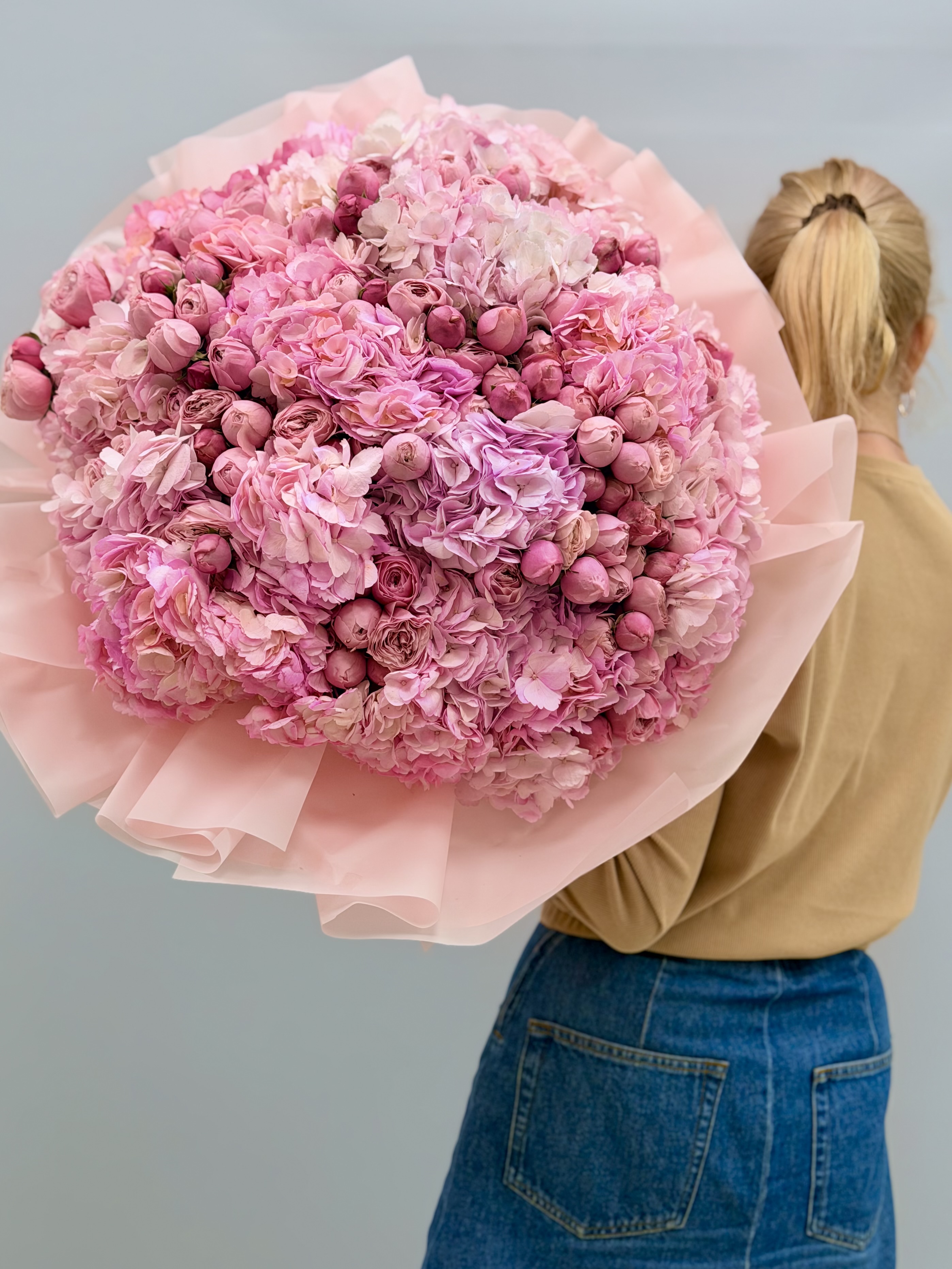 Пионовидная роза Жизель