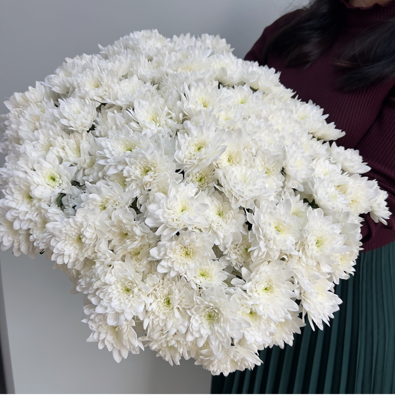 Хризантемы Балтика в упаковке с доставкой по СПб