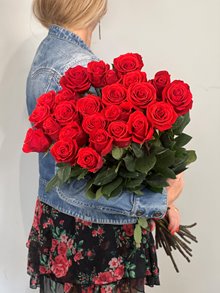 25 алых роз ( сорт Нина )