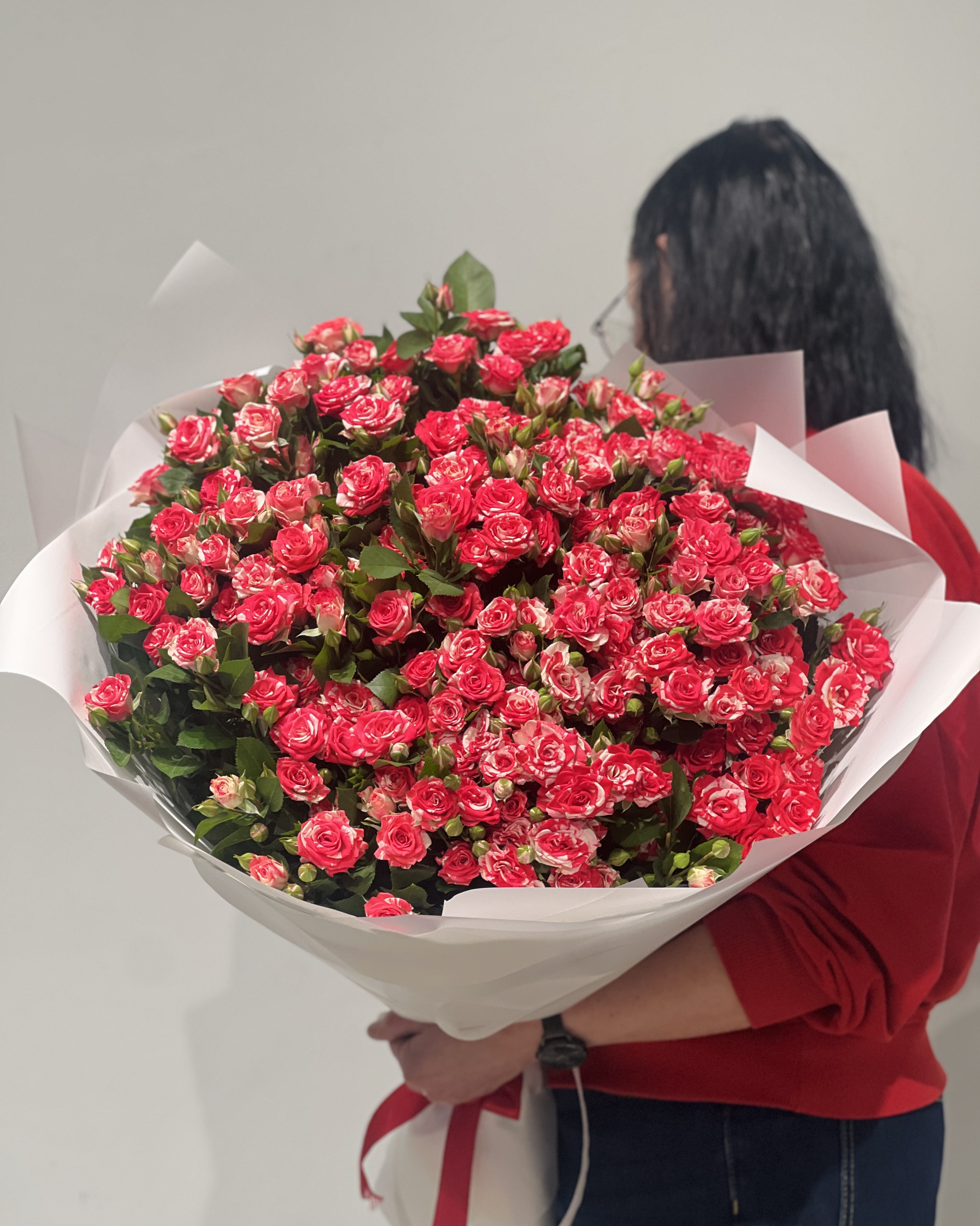 Сравнение розы Фаерворкс с обычной розой