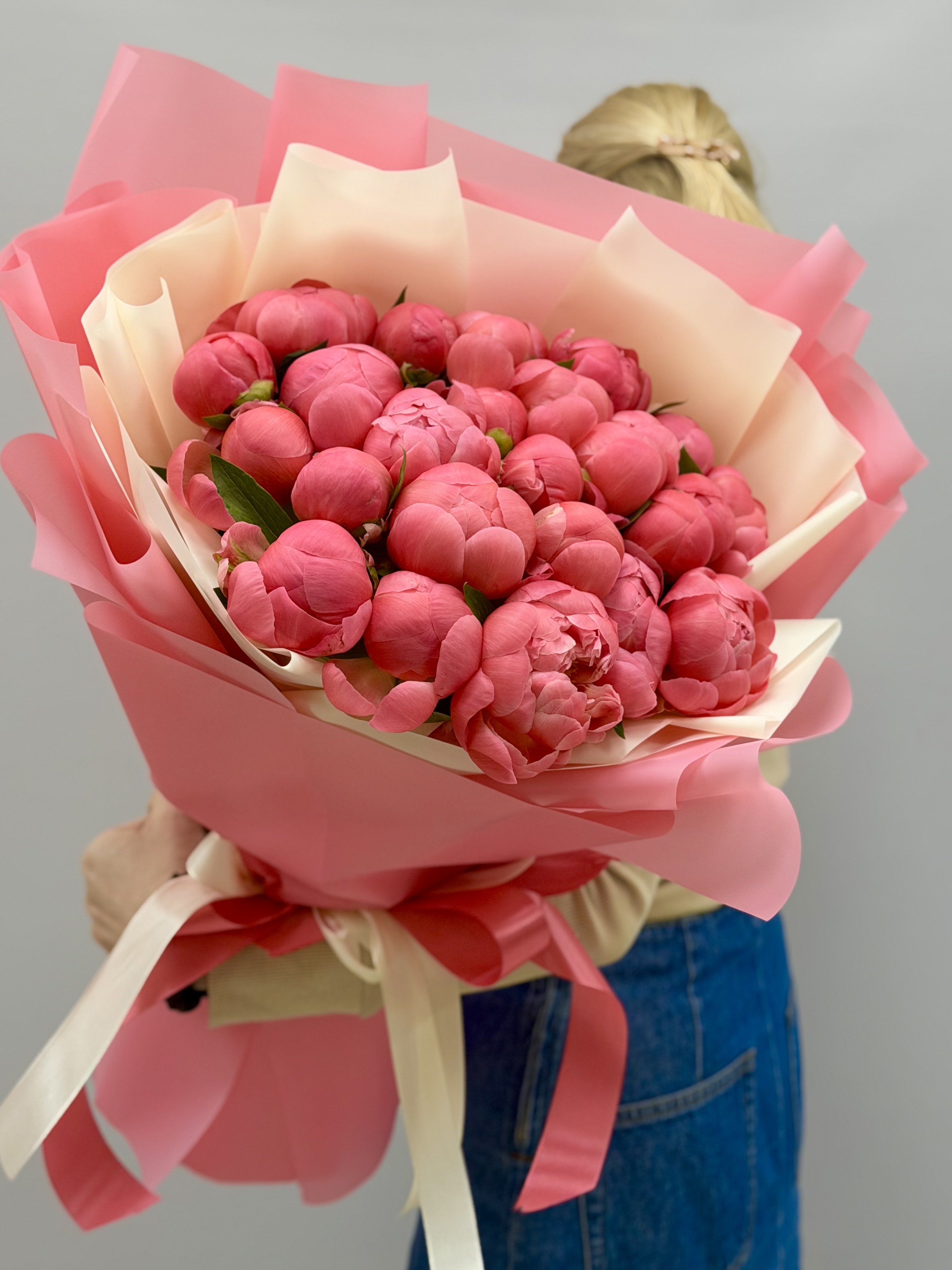 Букет из 29 пионов Coral Charm