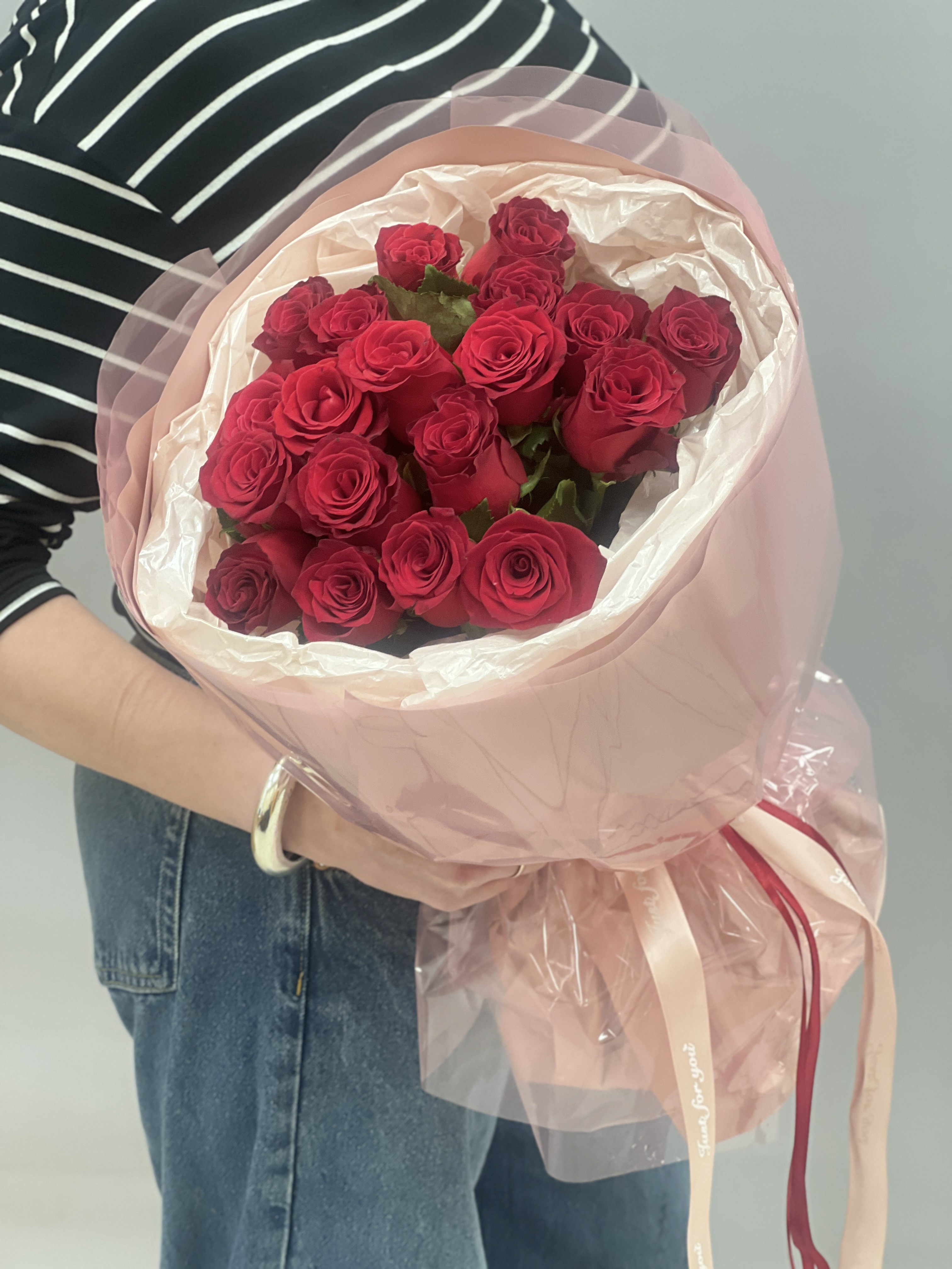 Букет 19 роз Sweet Love 40 см в упаковке