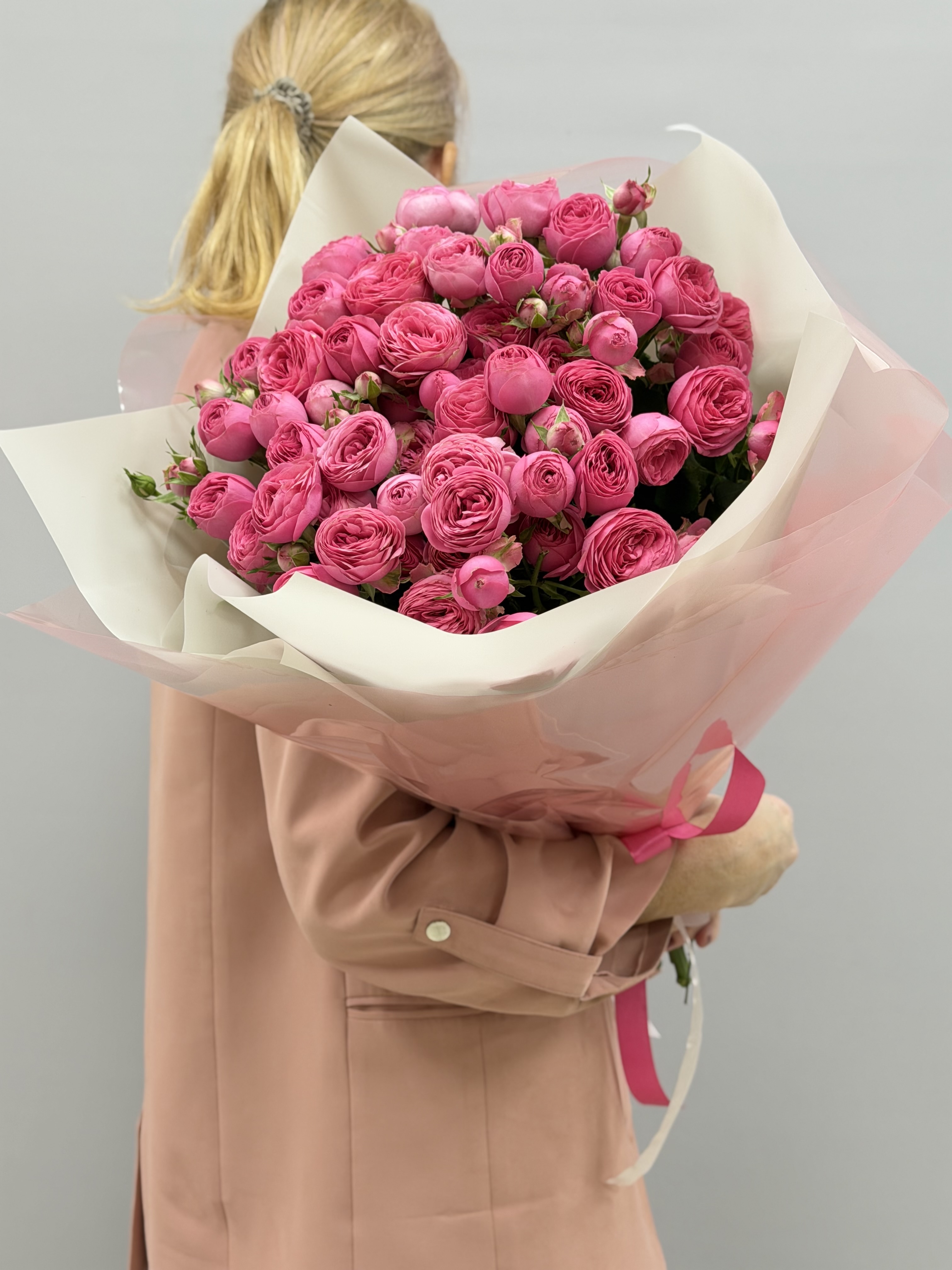 11 пионовидных роз Жизель общий вид