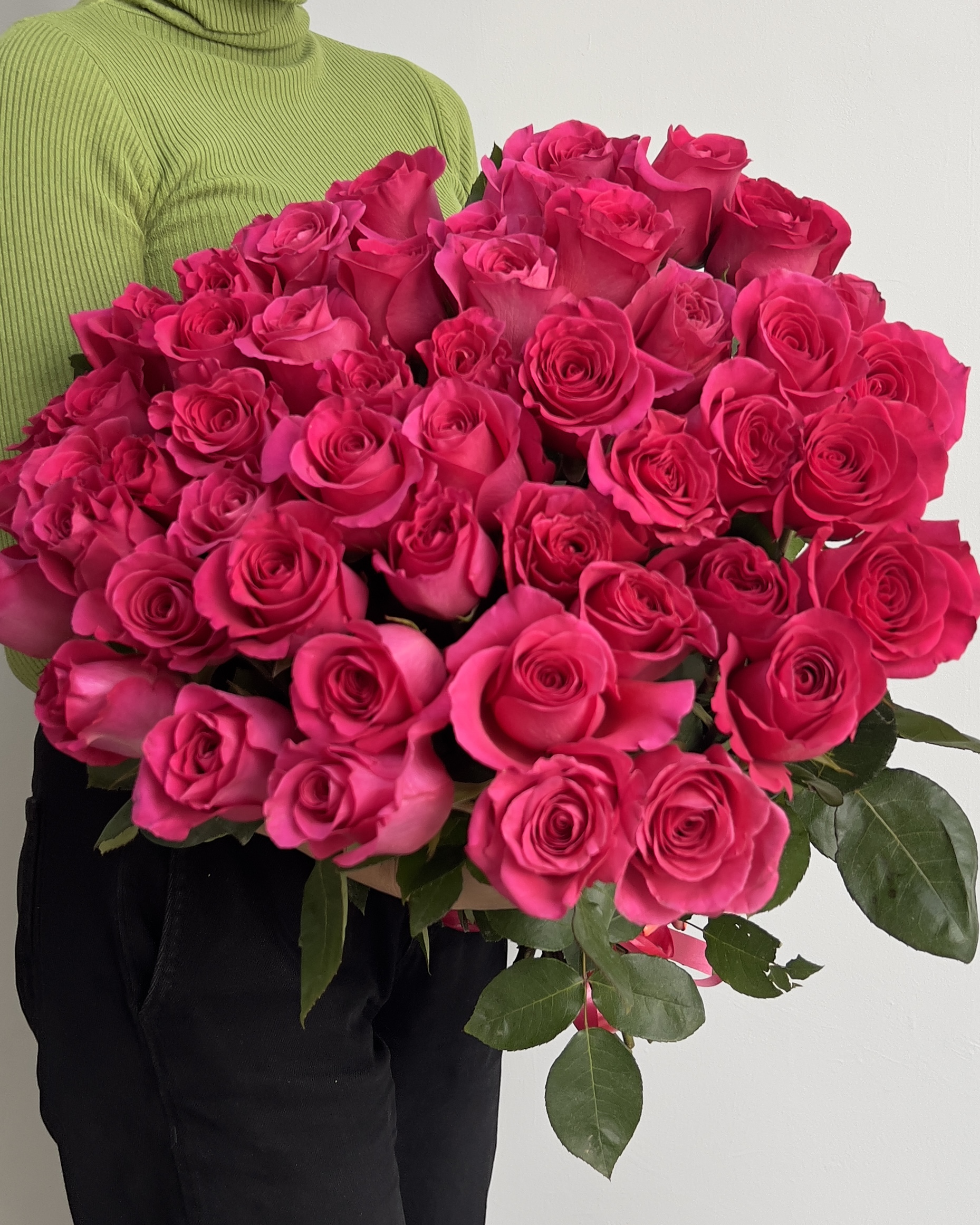 Демонстрация длины роз 60 см