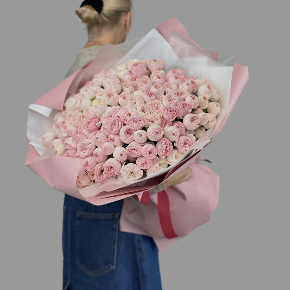 Букет из 51 пионовидной розы Мэнсфилд Парк