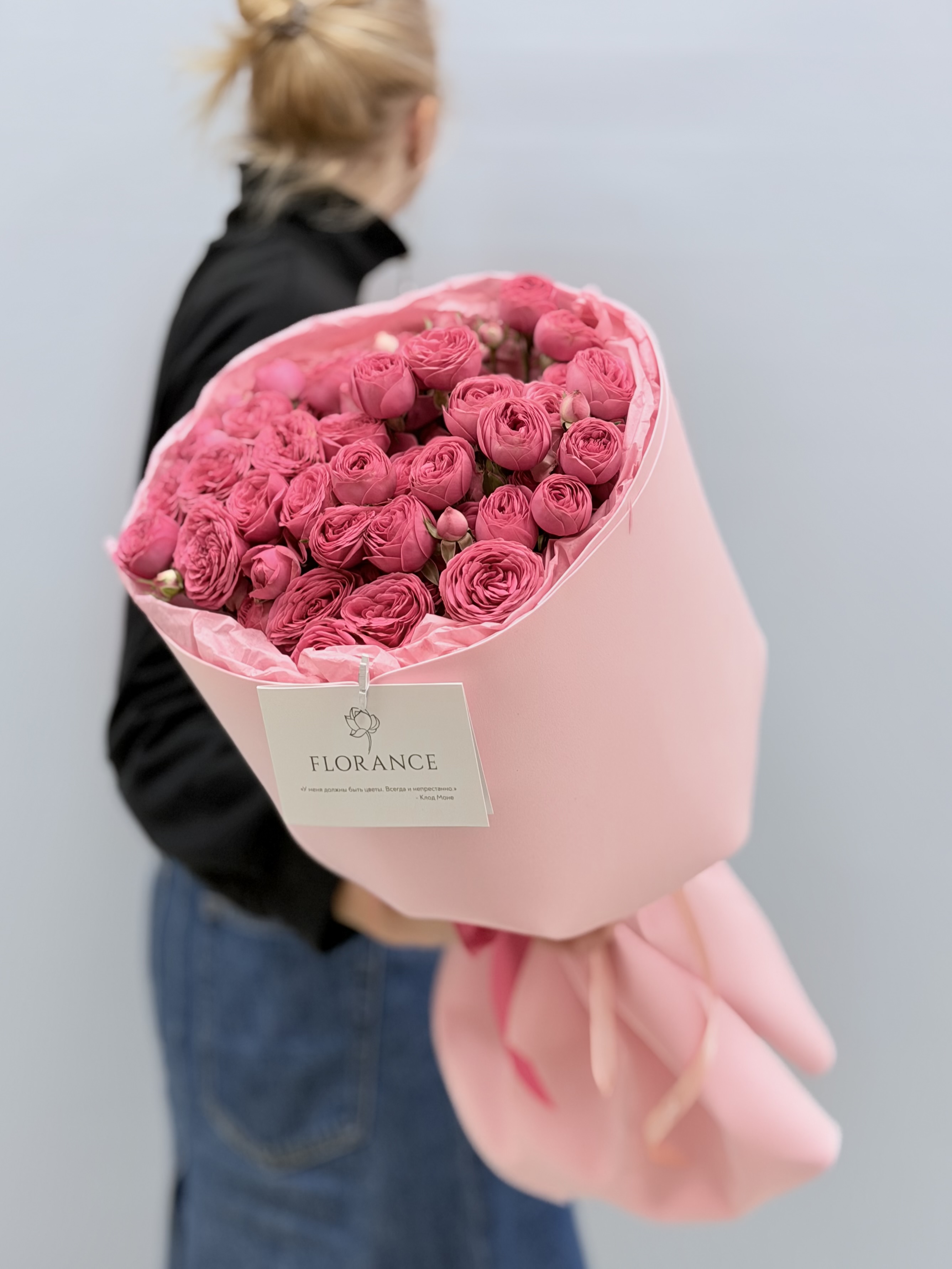 Букет пионовидных роз с открыткой СПб