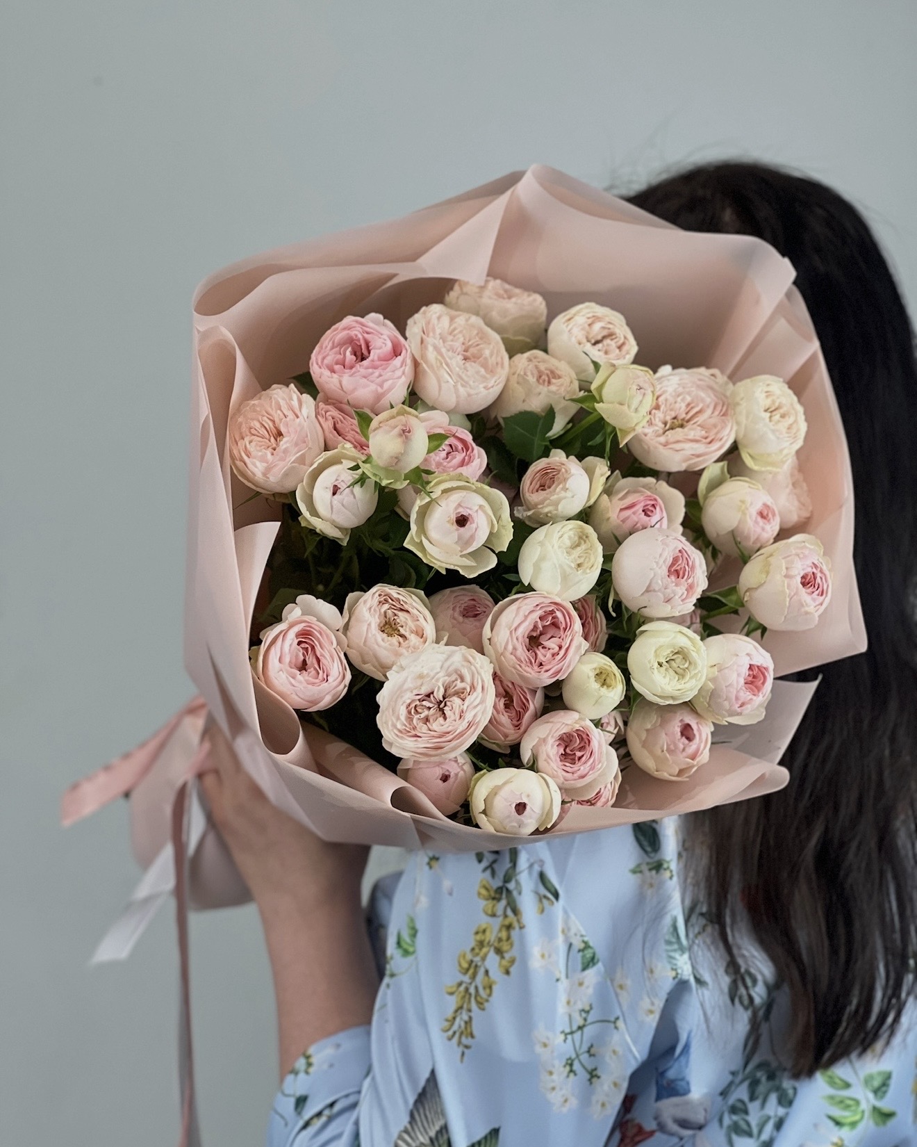 Букет из 11 роз Мэнсфилд Парк в интерьере