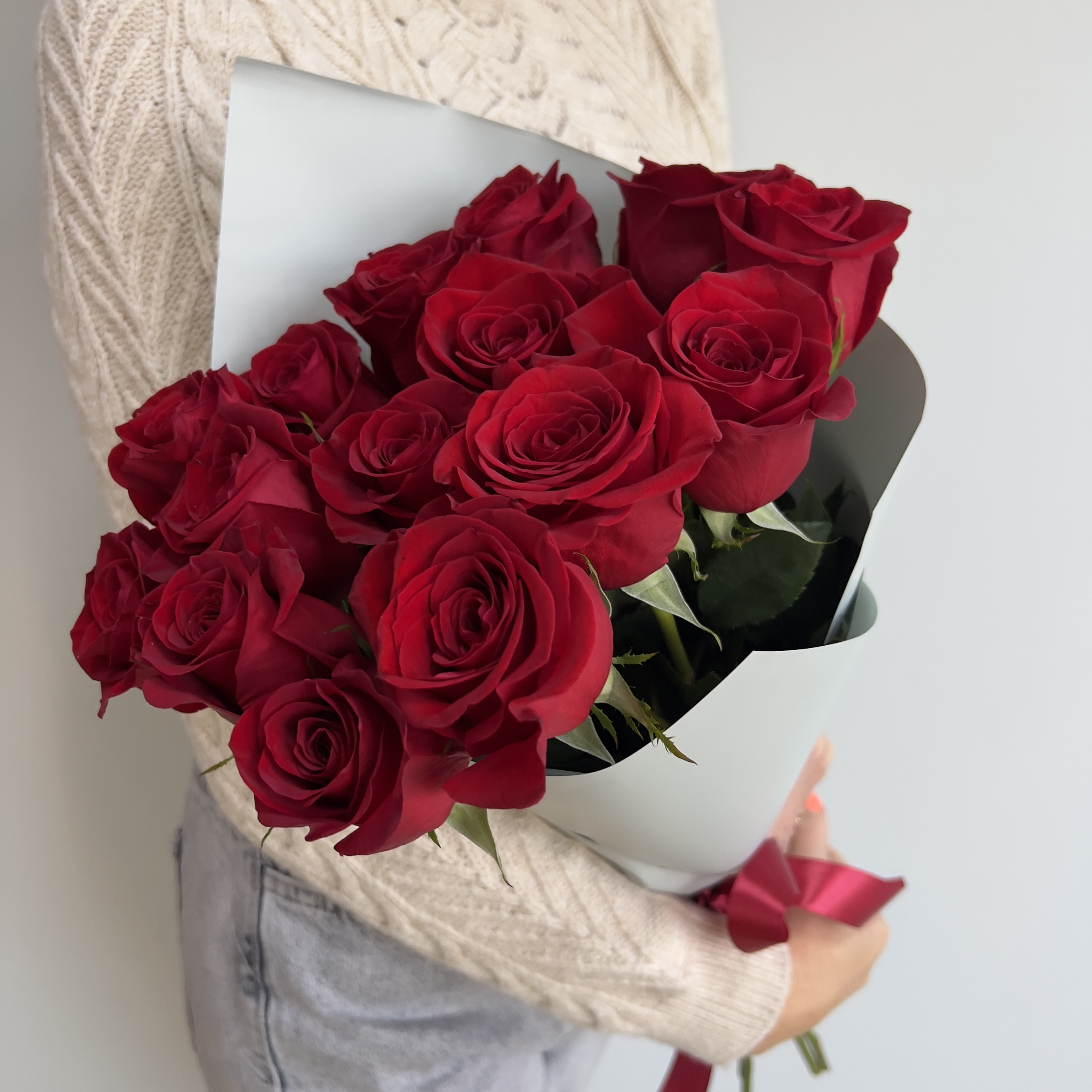 Букет из 15 красных роз 40 см СПбРОЗА, доставка цветов Санкт-Петербург