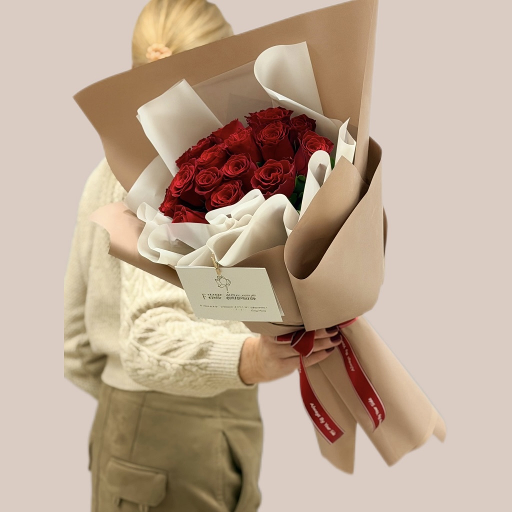 Видео букета из 19 красных роз Родос 60 см