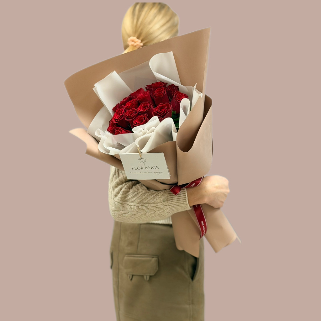 Букет 19 роз в упаковке