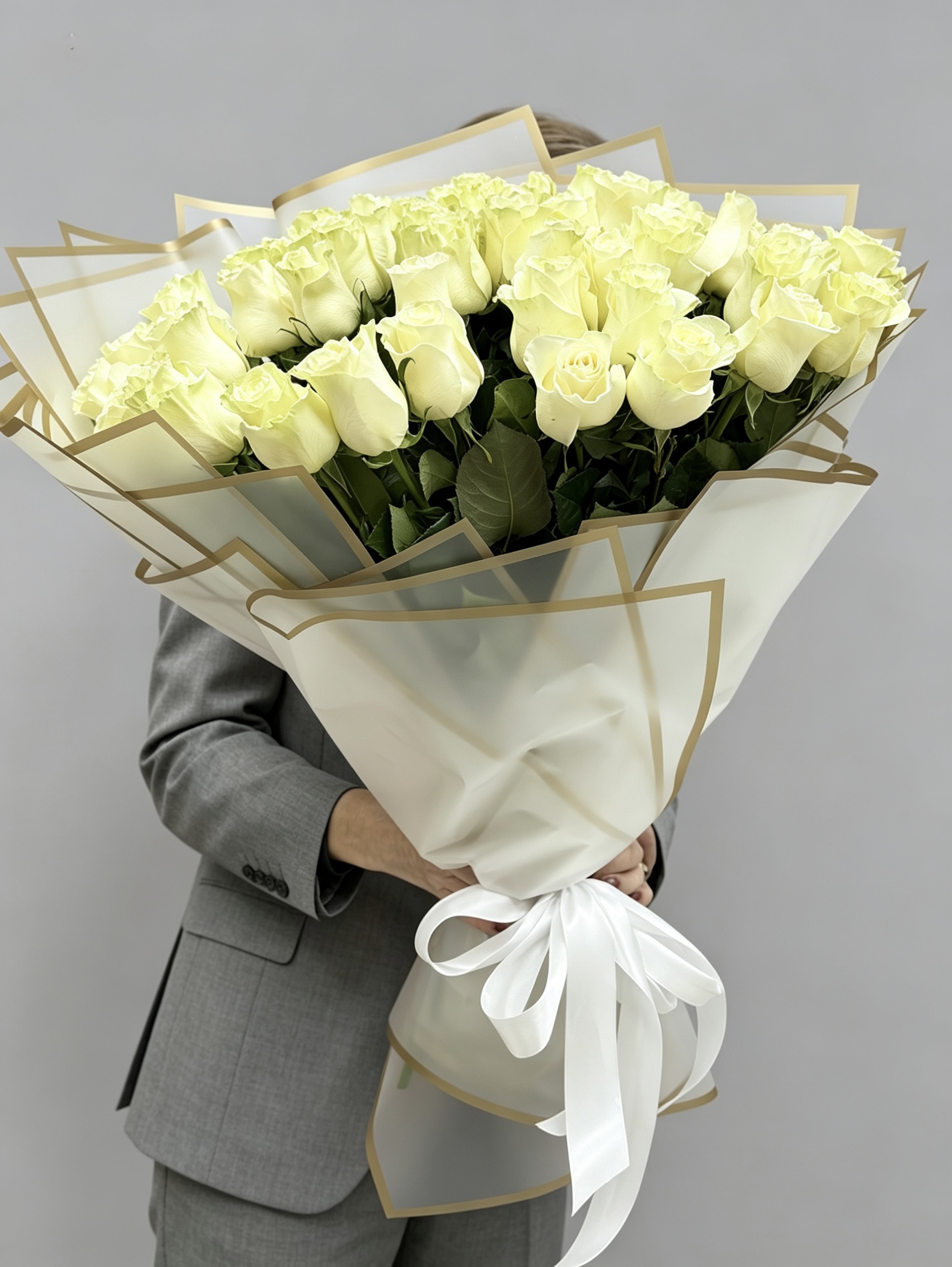 51 белая роза Эквадор 80 см крупно